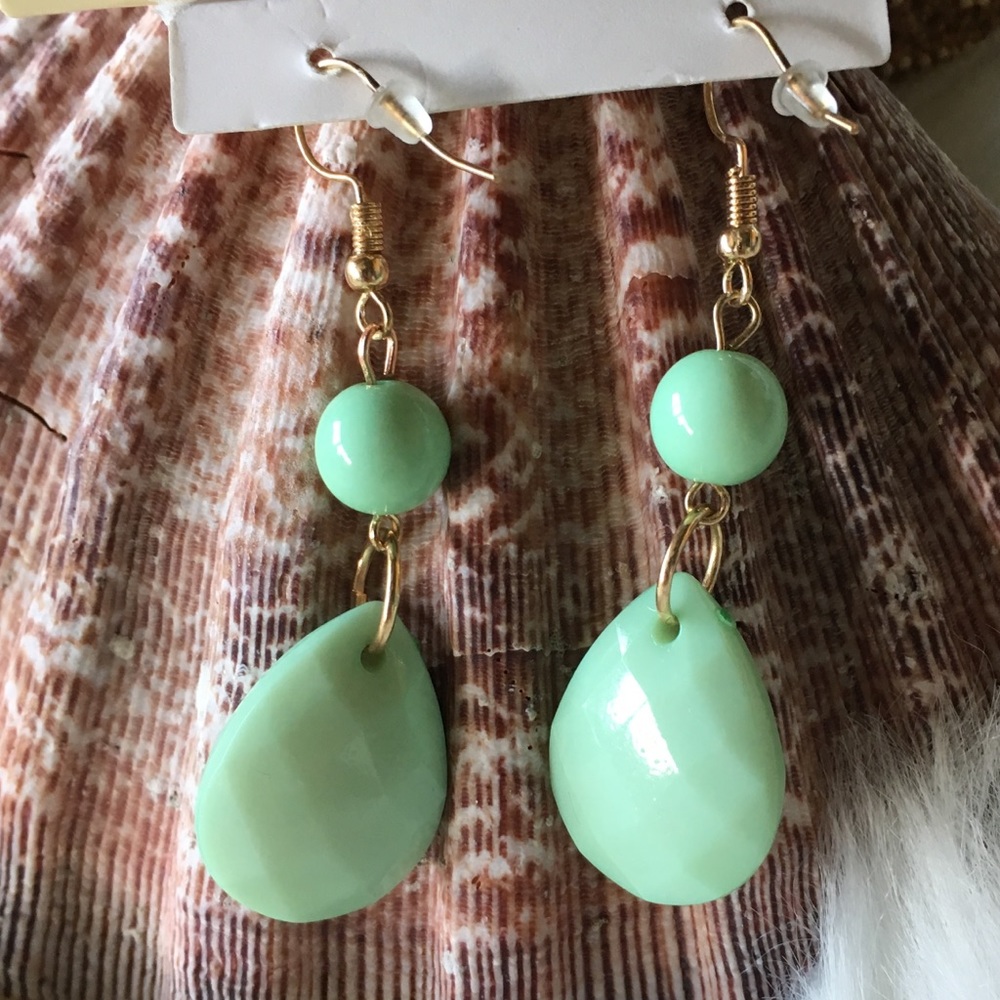 Layered Statement Necklace & Earrings in Mint - Picture 3 of 4